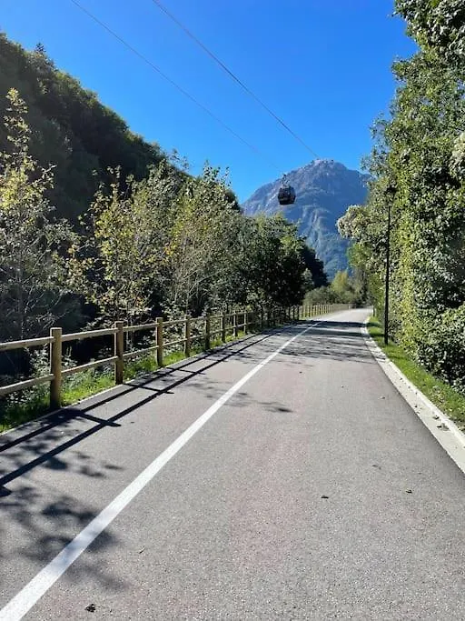 Oisans Vacances Gite Rose Quartz Allemont Apartment