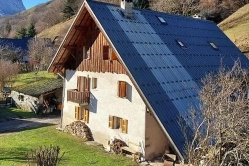 Oisans Vacances Gite Rose Quartz Allemont Apartment