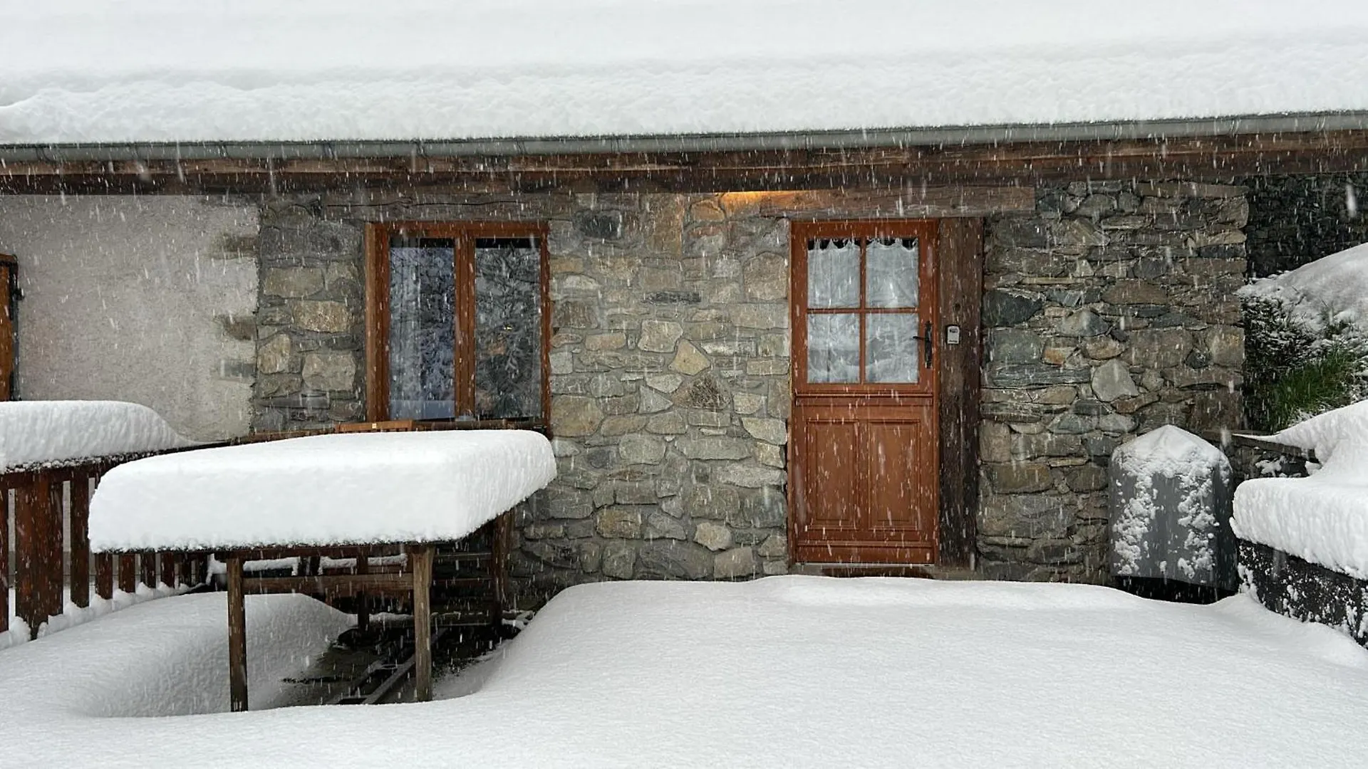 Oisans Vacances Gite Rose Quartz Allemont Apartment